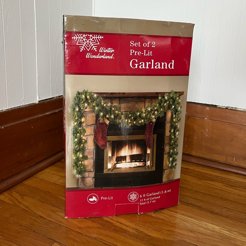 ❌ SOLD ❌ New in box! Set of 2 pre-lit garland